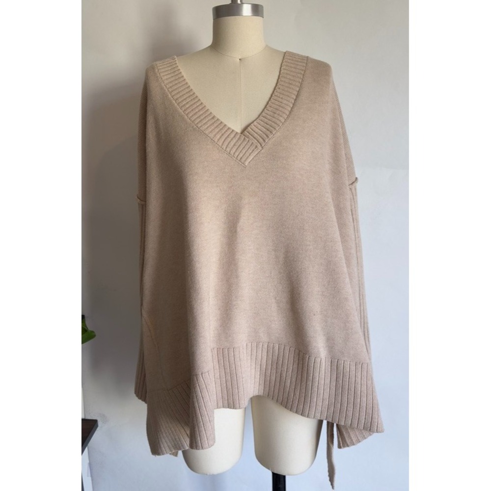 Free People Orion A-Line Tunic sweater in‎ Light beige-Oversized Knit Top-Size S